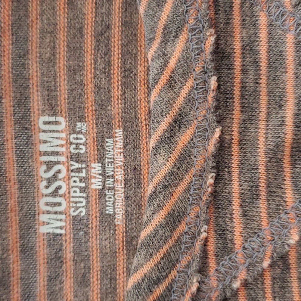 Mossimo tee - Picture 2 of 2